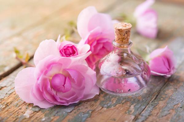 آنچه باید در مورد عطر طبیعی بدانید