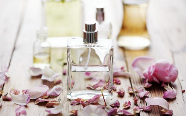 مزیت های استفاده از عطر زنانه اصل